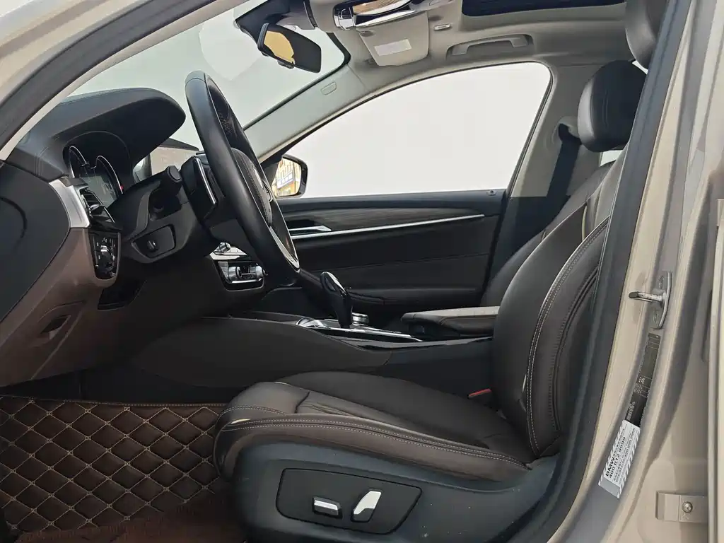 BMW 5 Series — миниатюра 7