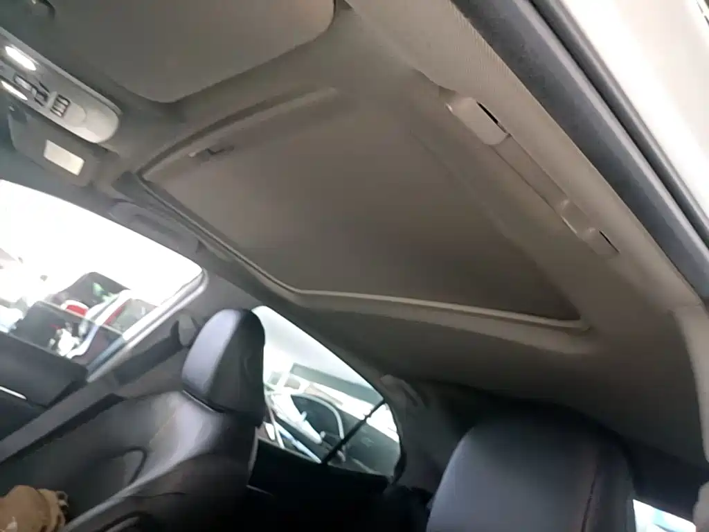 Toyota Camry — миниатюра 18