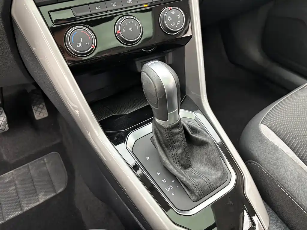 VOLKSWAGEN T ROC EXPLORING SONGS