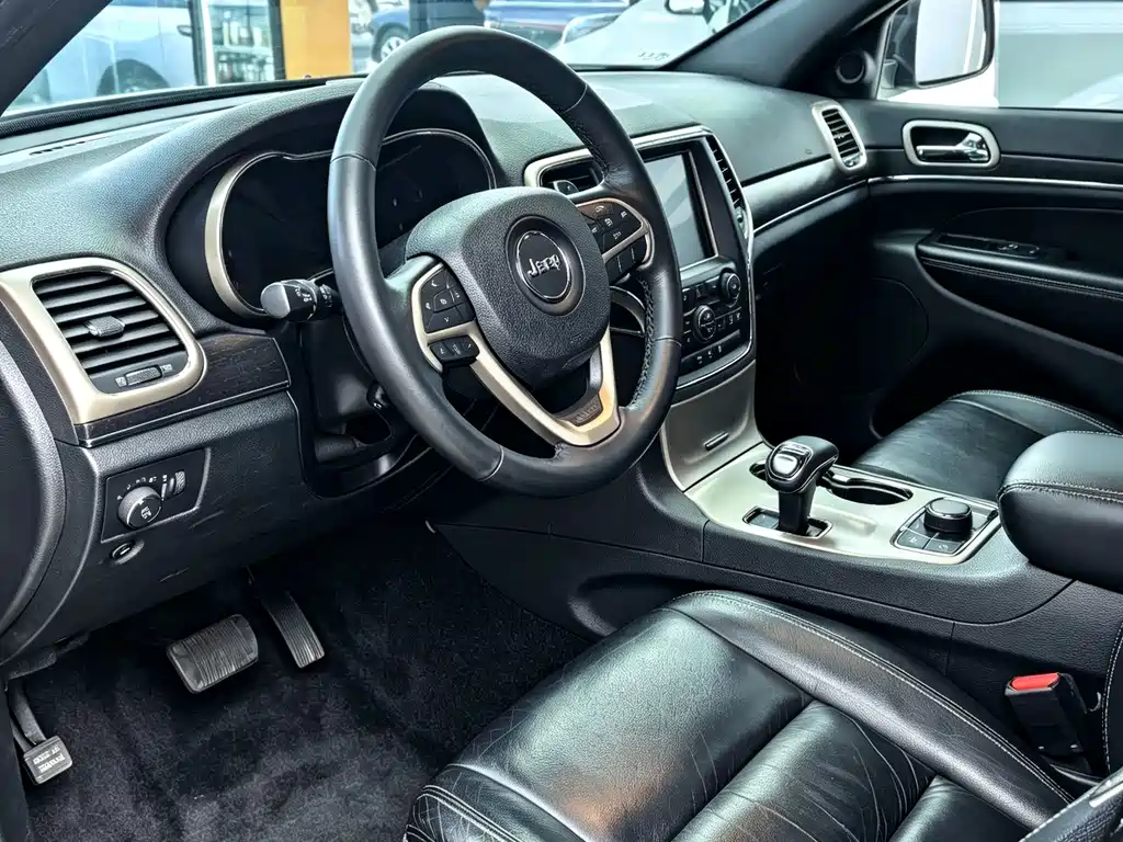 Jeep Grand Cherokee (Import) — миниатюра 6