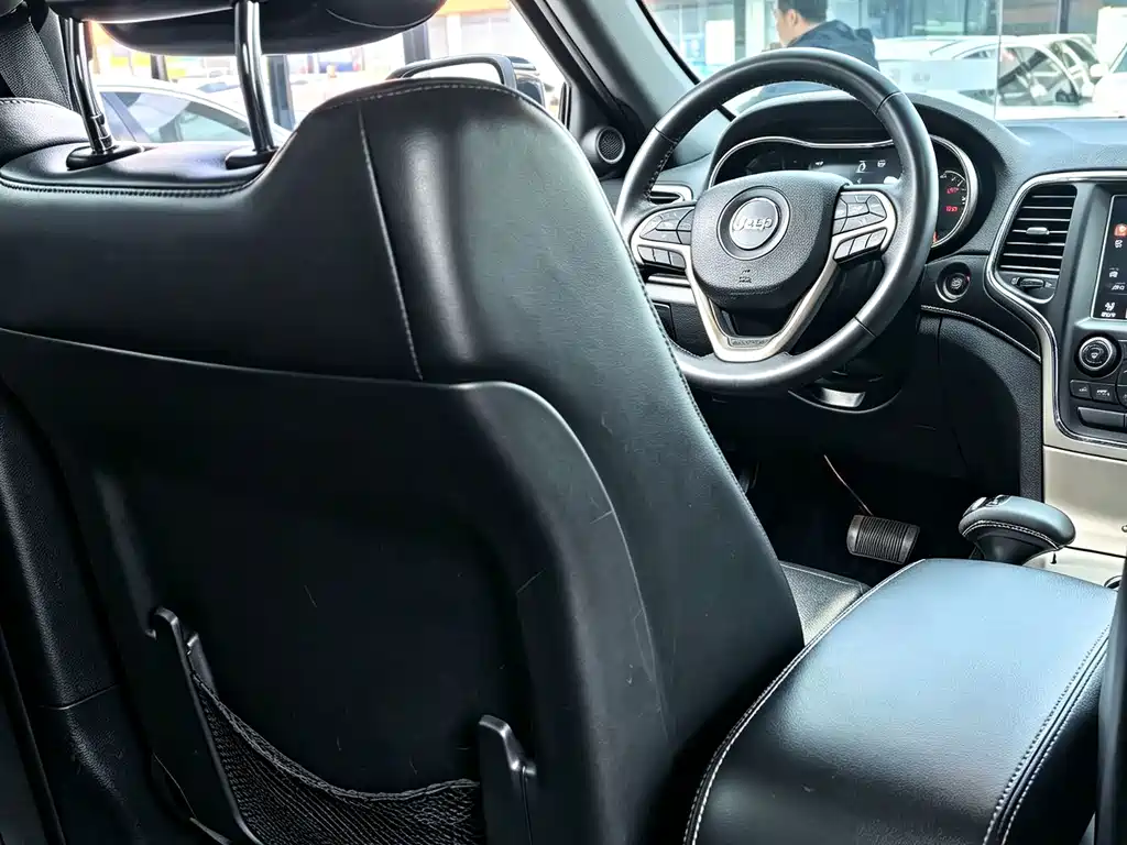 Jeep Grand Cherokee (Import) — миниатюра 7
