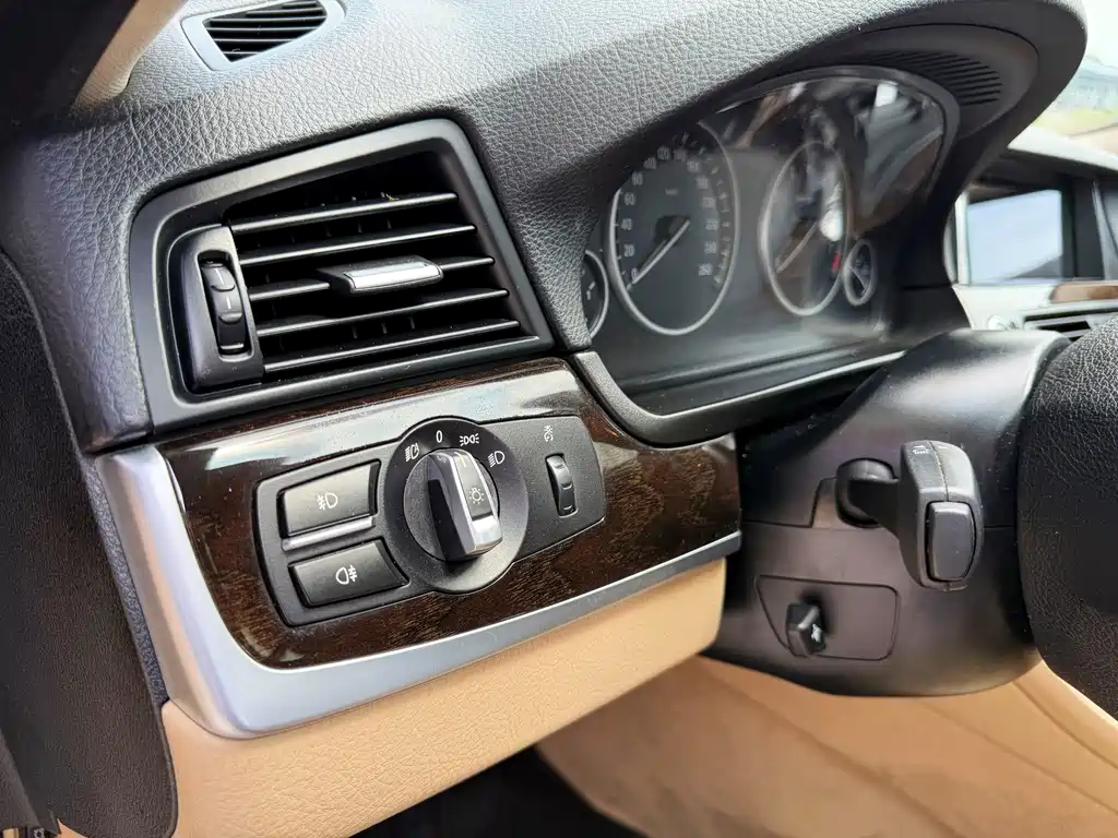 BMW 5 Series — миниатюра 15
