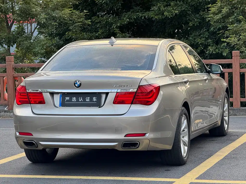 BMW 7 Series — миниатюра 6