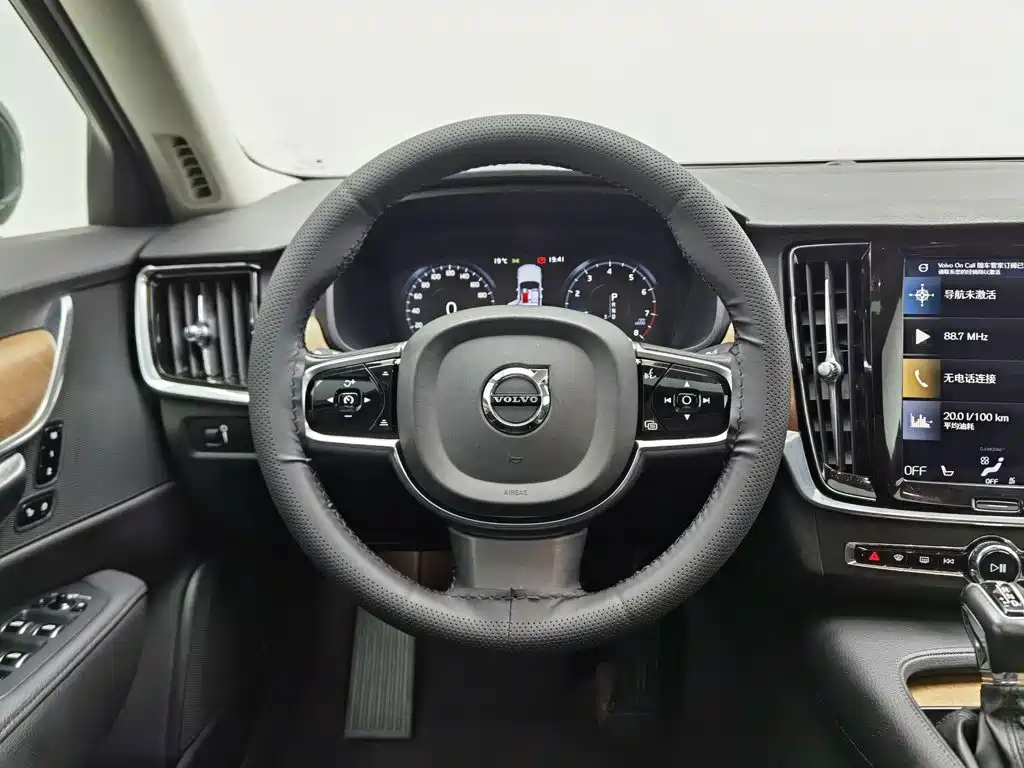 Volvo S90 — миниатюра 11