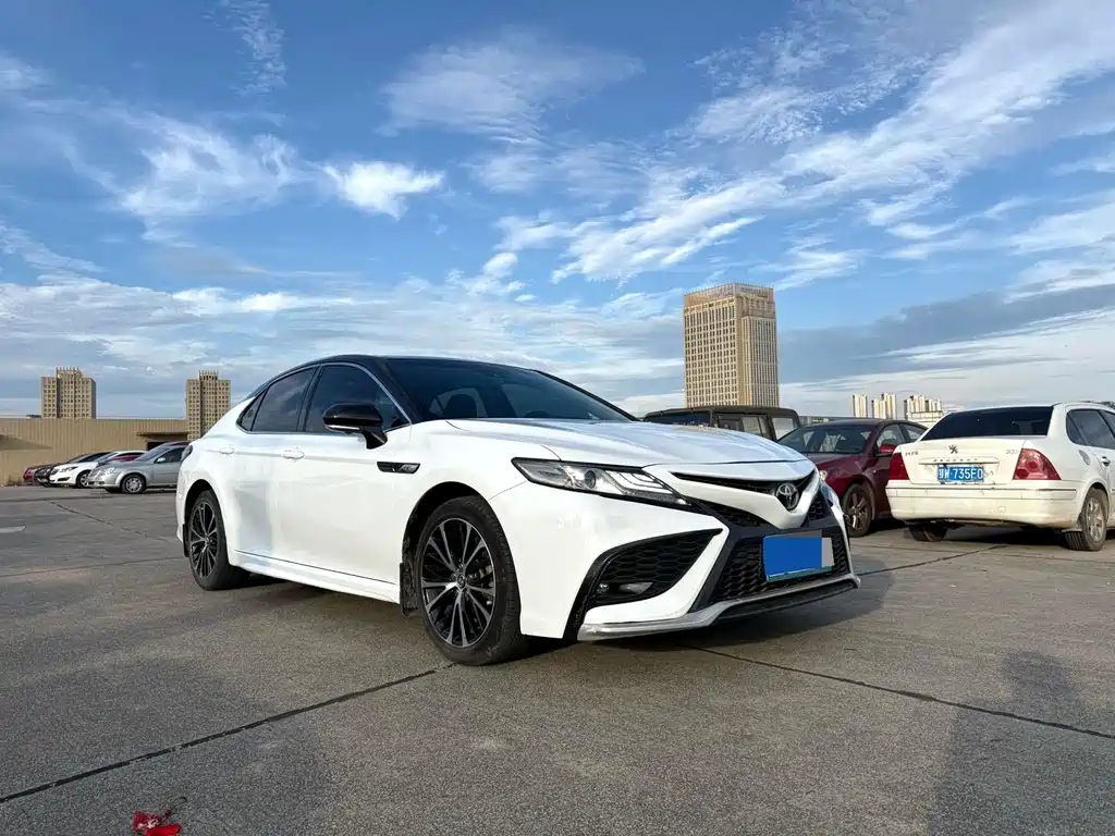 Toyota Camry — миниатюра 3