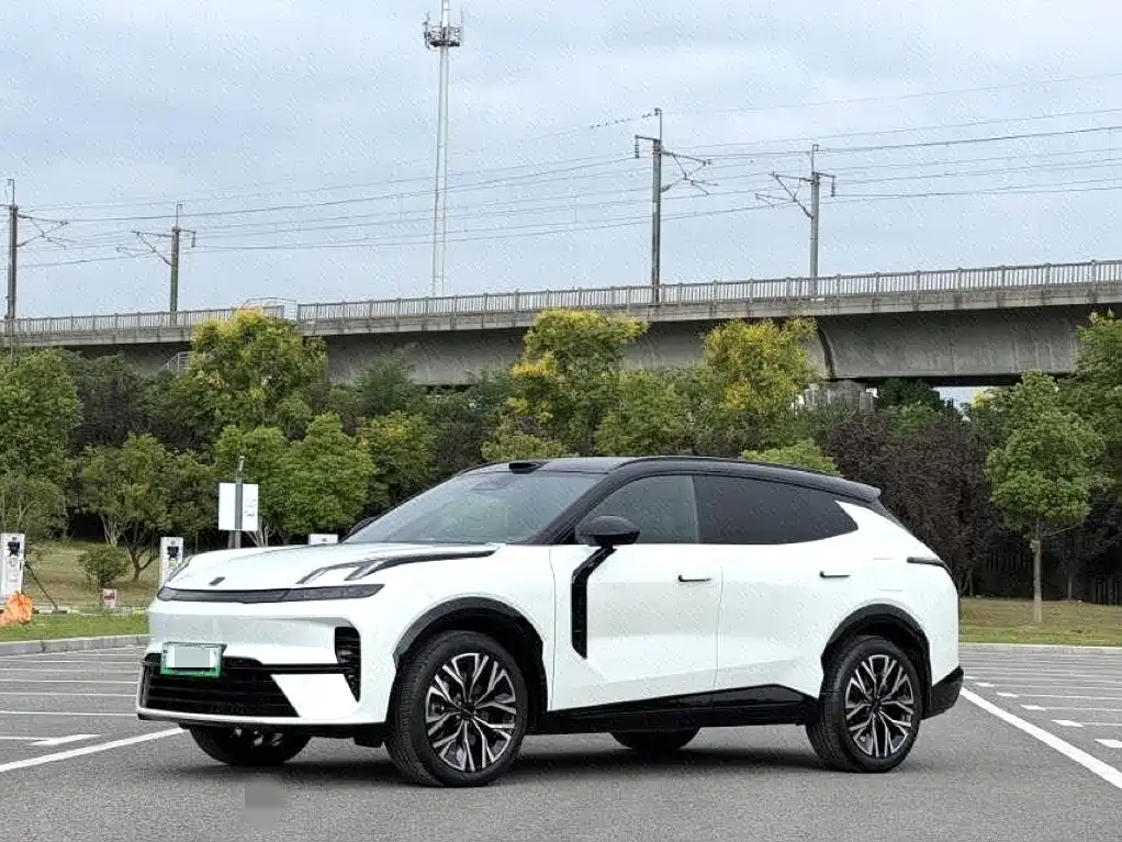 Lynk & Co 08 EM-P