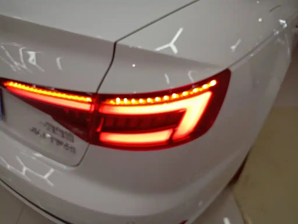 Audi A4L — миниатюра 8