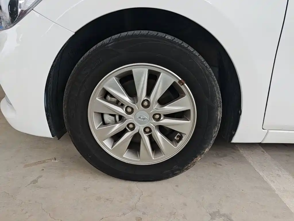 Hyundai Elantra — миниатюра 23