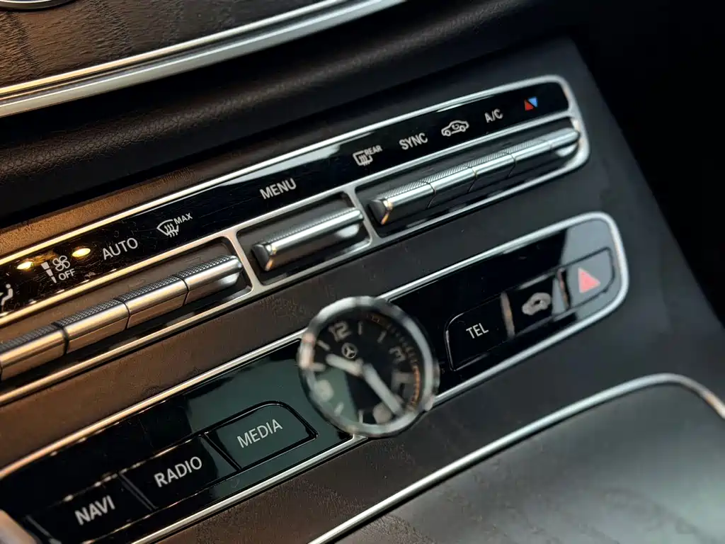 Mercedes-Benz E-Class (Import) — миниатюра 8