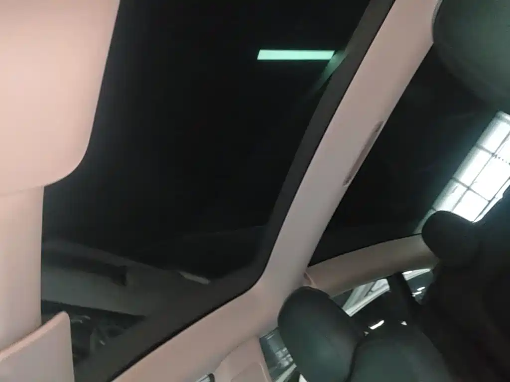 Tesla Model 3 — миниатюра 18