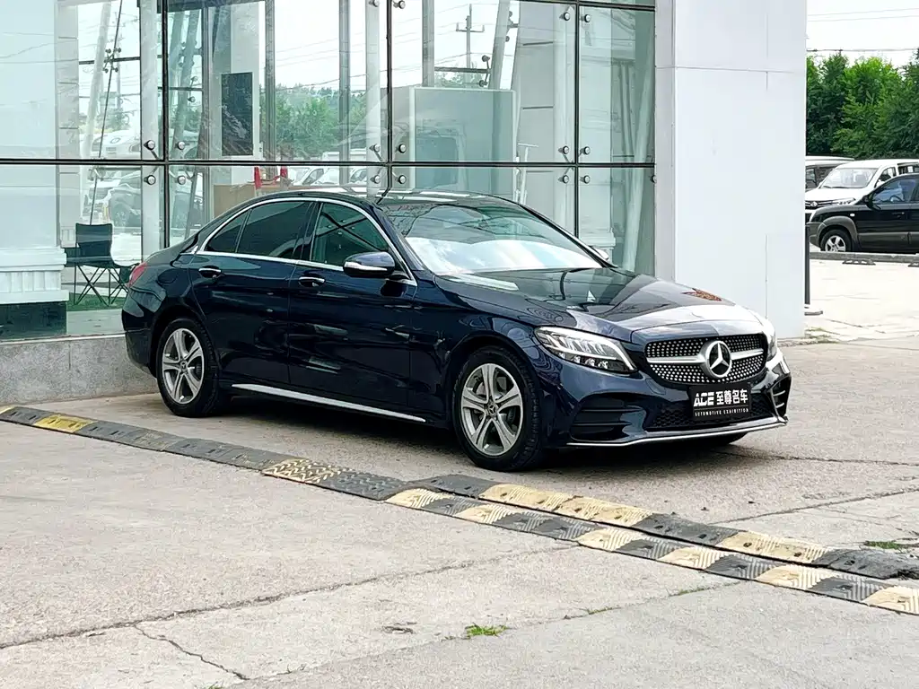 Mercedes-Benz C-Class — миниатюра 3