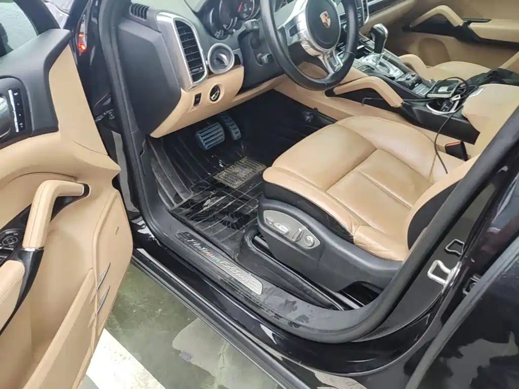 Porsche Cayenne — миниатюра 16