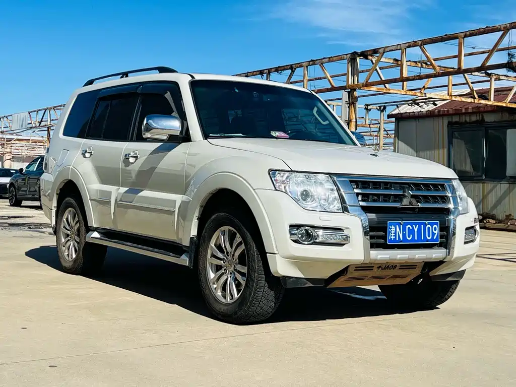 Mitsubishi Pajero (Import) — миниатюра 3