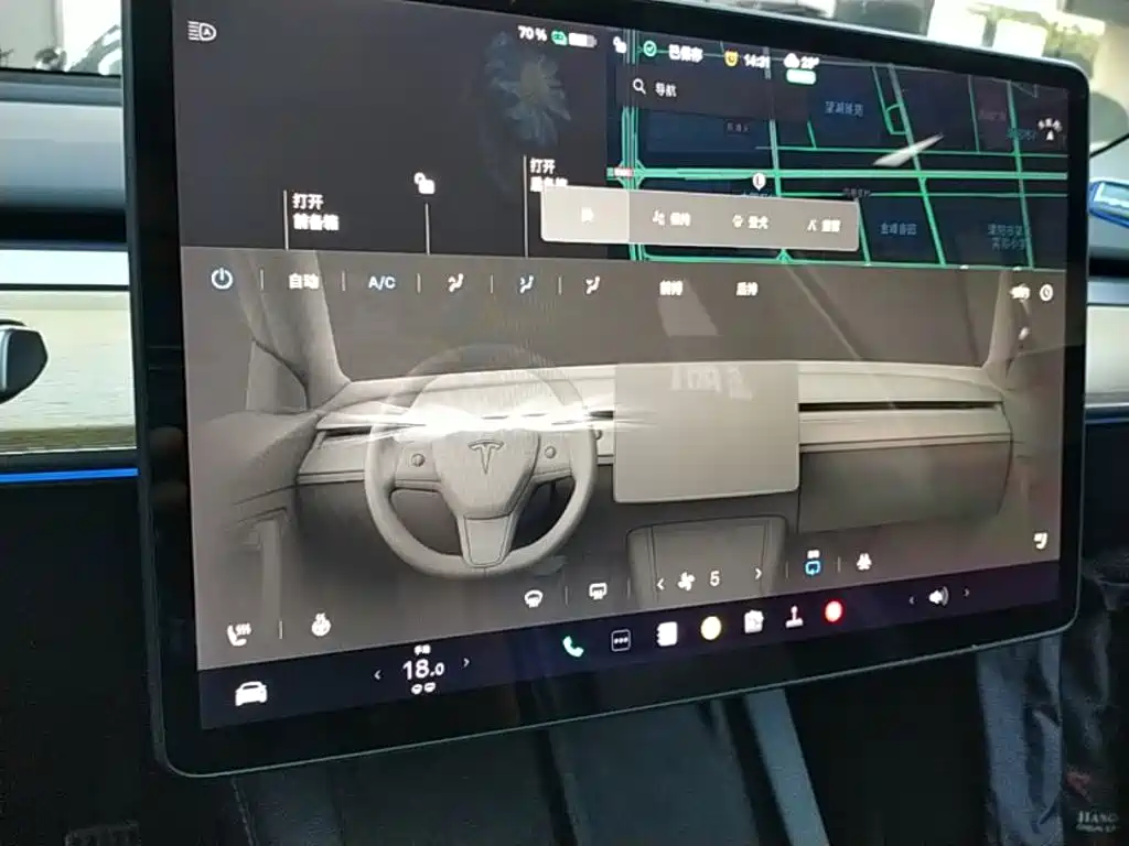 Tesla Model Y — миниатюра 13