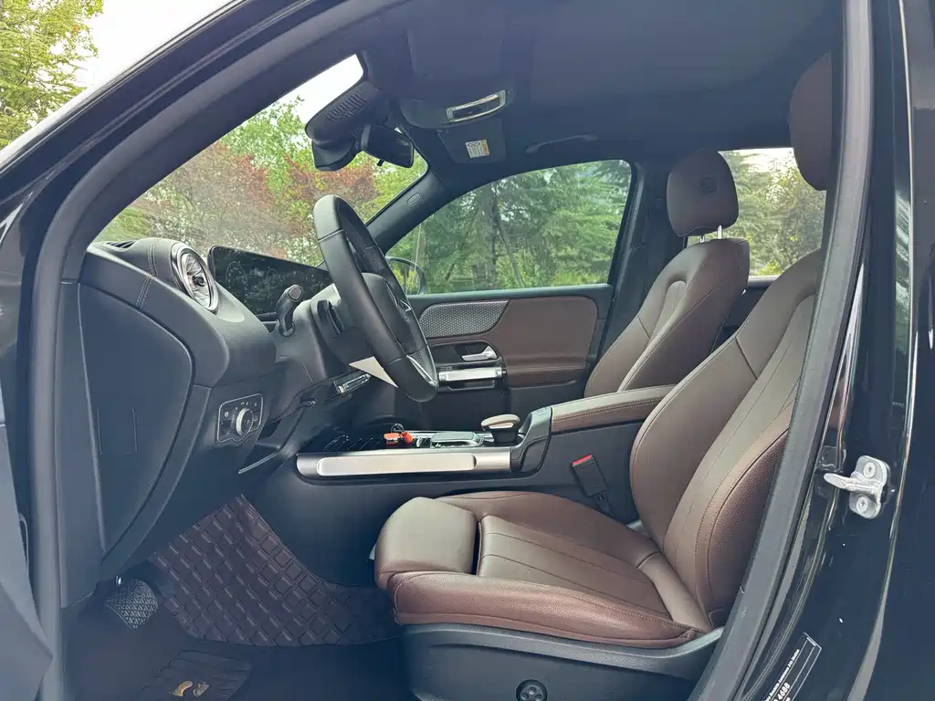Mercedes-Benz GLB — миниатюра 8