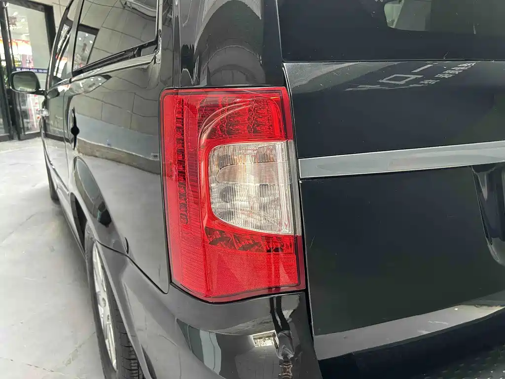 Chrysler Grand Voyager (Import) — миниатюра 8