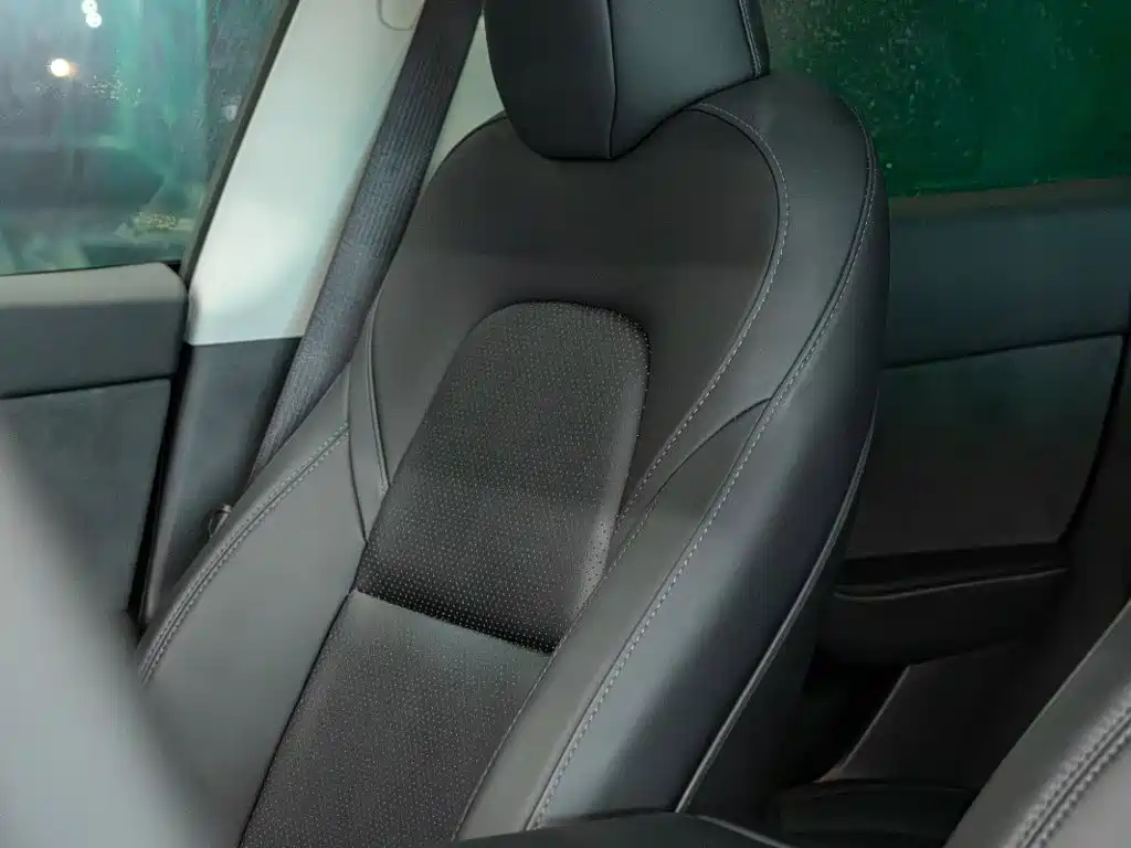 Tesla Model Y — миниатюра 17