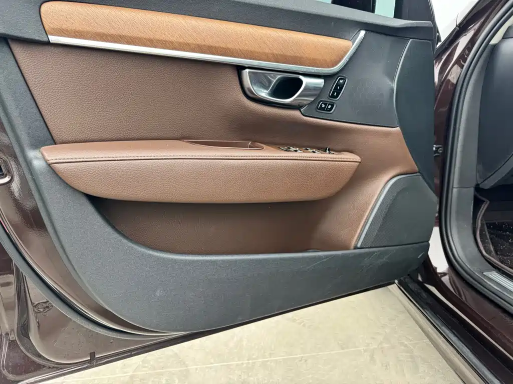 Volvo S90 — миниатюра 8