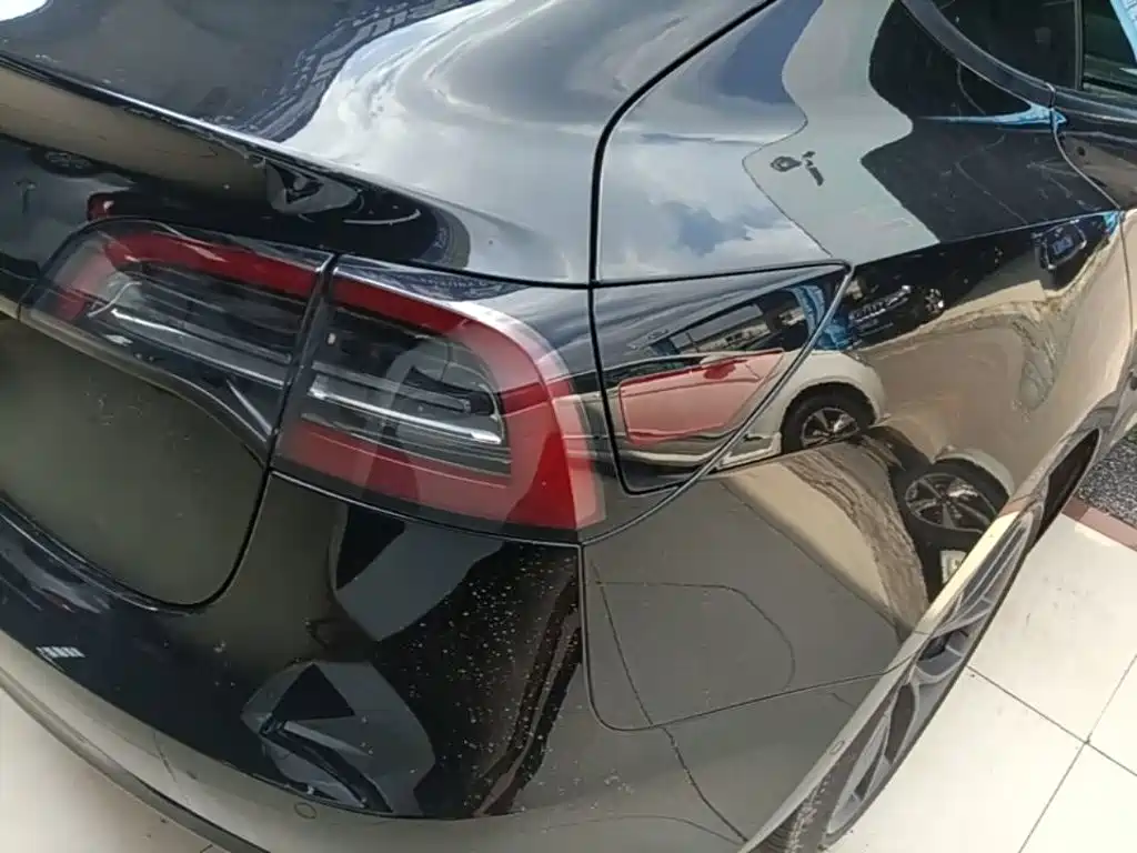 Tesla Model 3 — миниатюра 8
