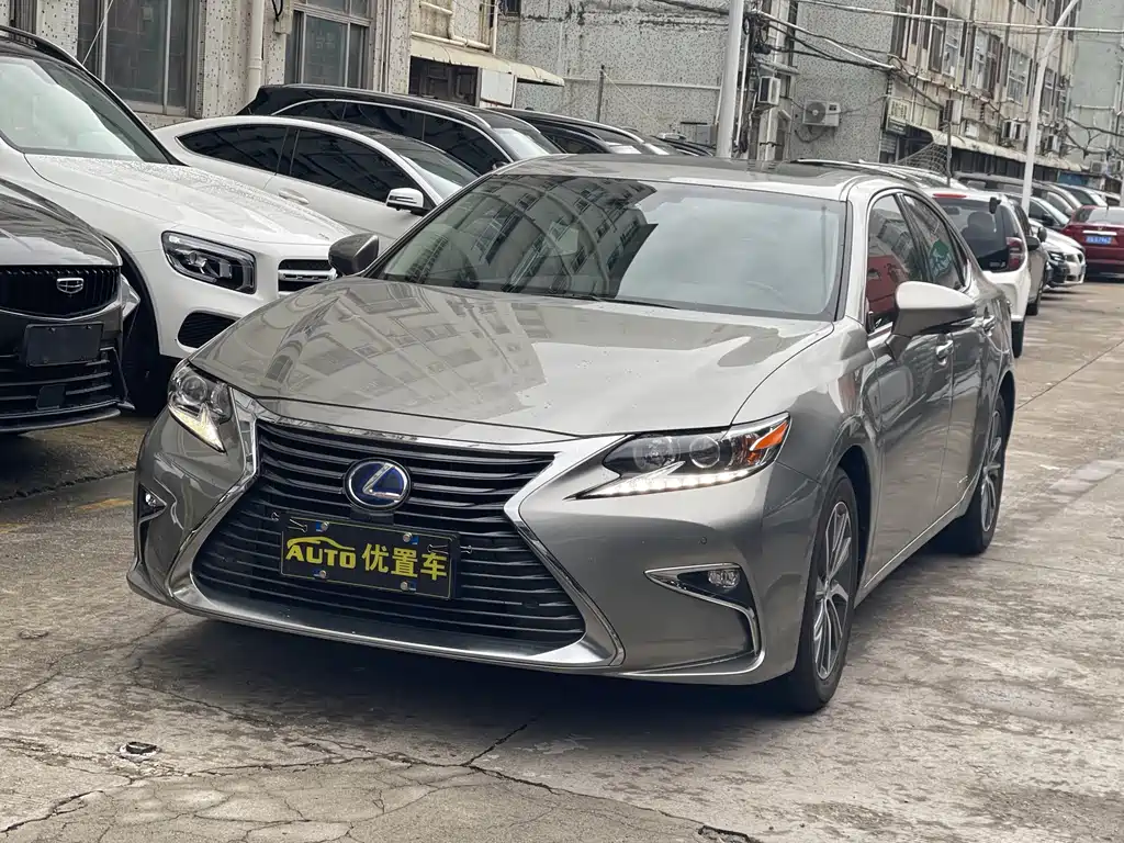 Lexus ES 2017 300h Mark Levinson Comfort