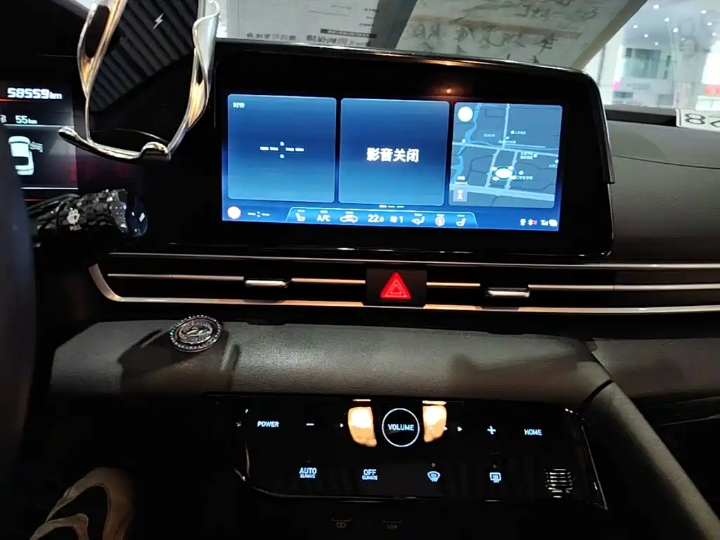 Hyundai Elantra — миниатюра 9