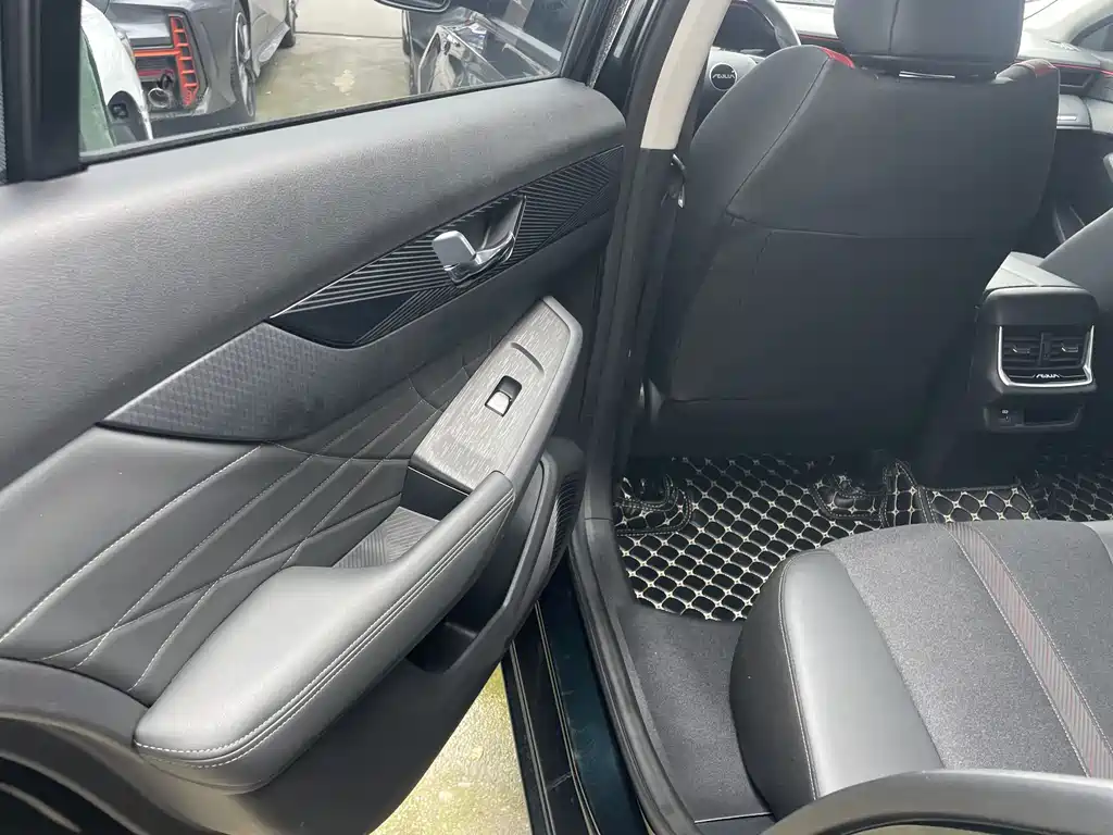 DONGFENG YI HYUN MAX