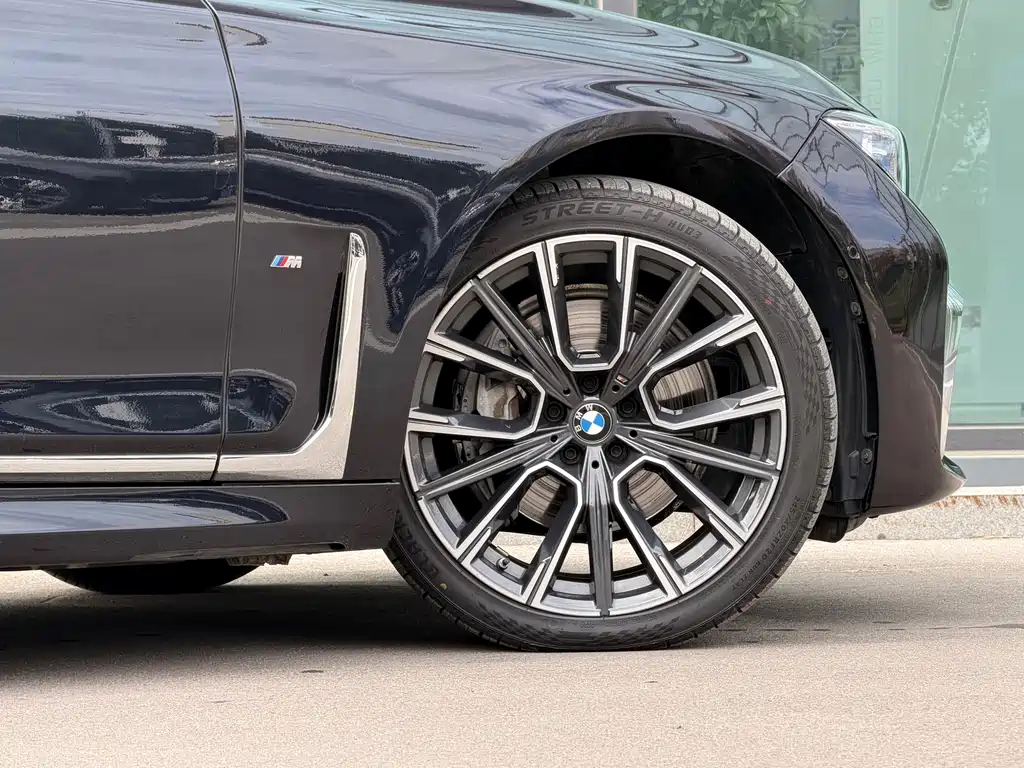 BMW 7 Series — миниатюра 37
