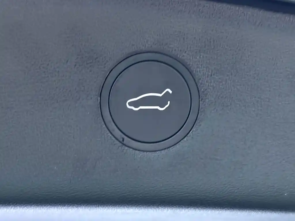 Tesla Model 3 — миниатюра 14