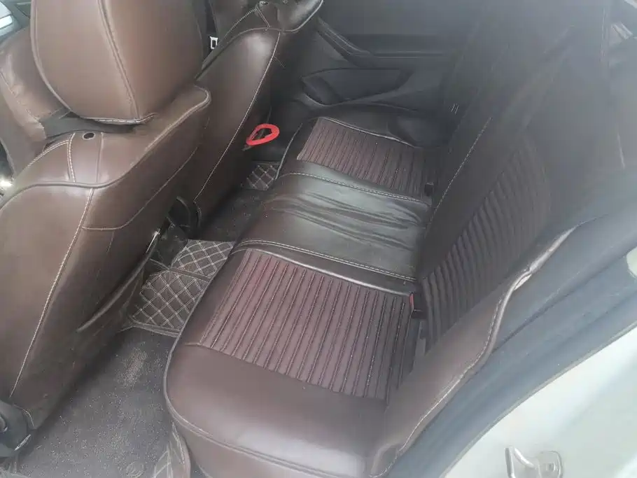 Volkswagen Jetta — миниатюра 11
