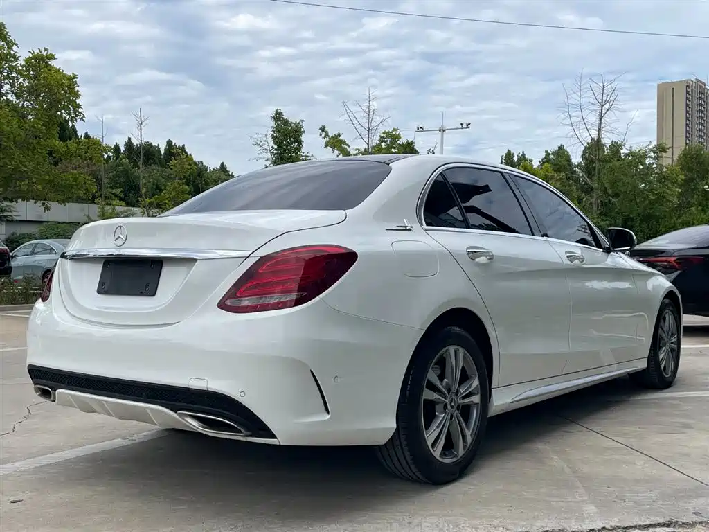 Mercedes-Benz C-Class — миниатюра 3