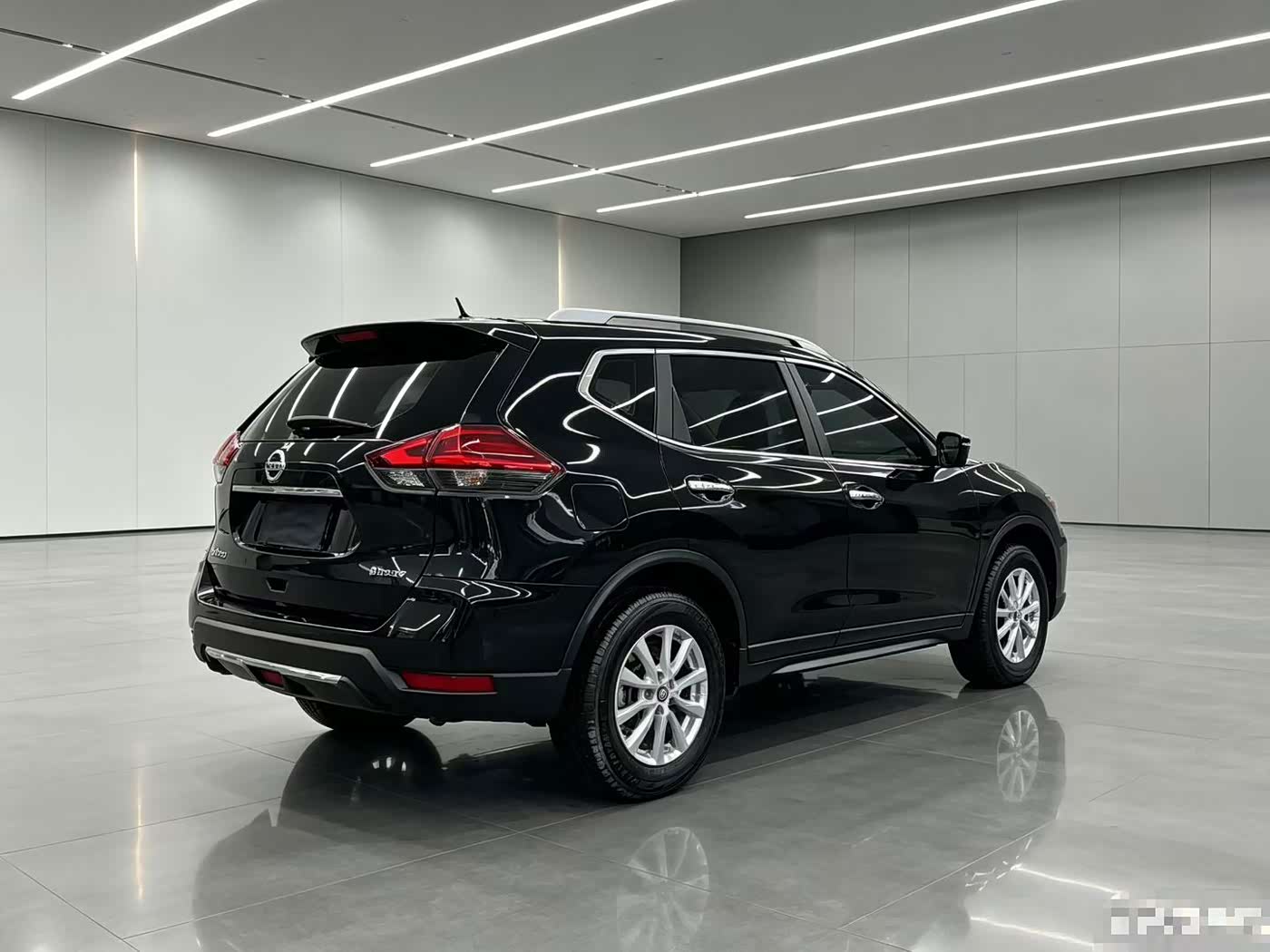 Nissan X-Trail 2.0 л 2024 г. Чёрный, пробег 20000 км
