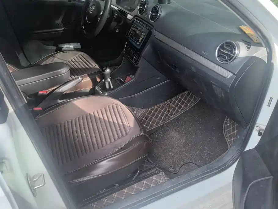 Volkswagen Jetta — миниатюра 8