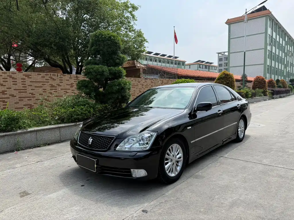 Купить Toyota Crown