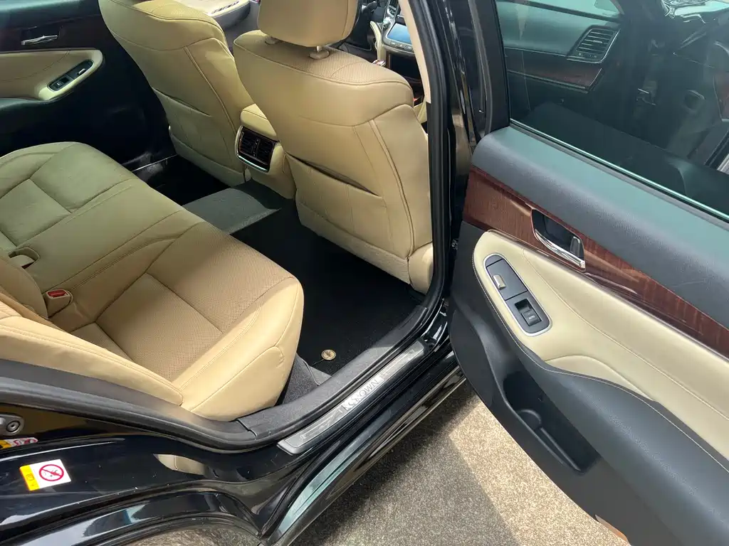 Toyota Crown 2015 2.0T Fashion