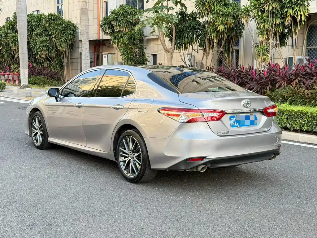 TOYOTA CAMRY