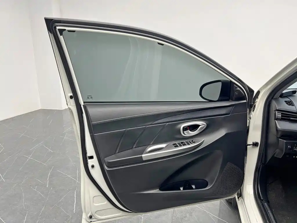 Toyota Yaris L — миниатюра 12
