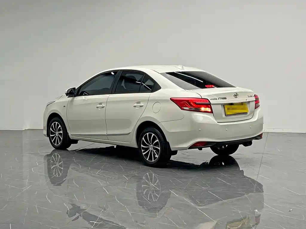 Toyota Yaris L — миниатюра 4