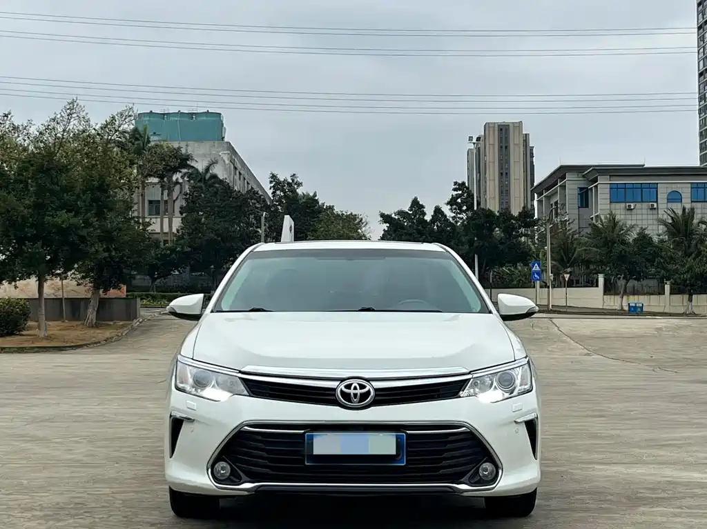 TOYOTA CAMRY