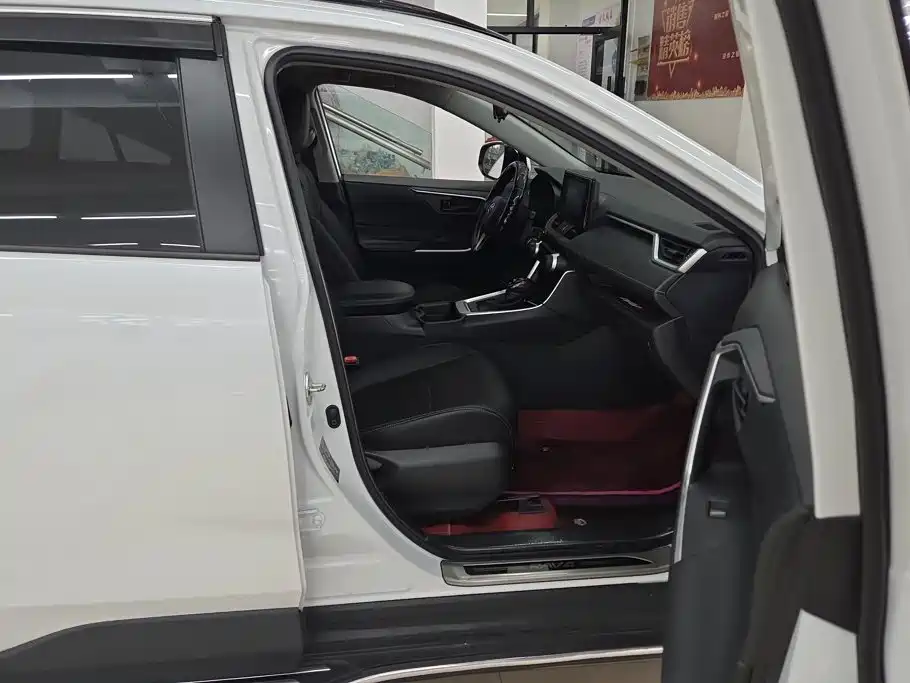 Toyota RAV4 — миниатюра 8