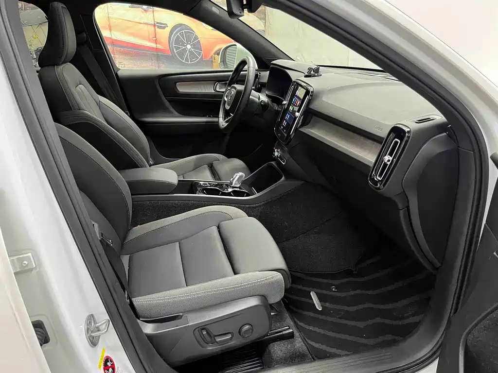 Volvo XC40 — миниатюра 12