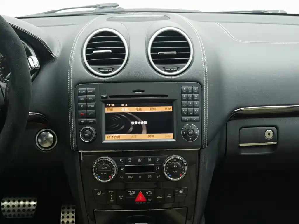Mercedes-Benz M-Class — миниатюра 12