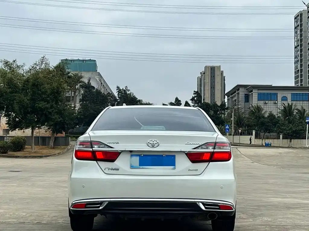 TOYOTA CAMRY