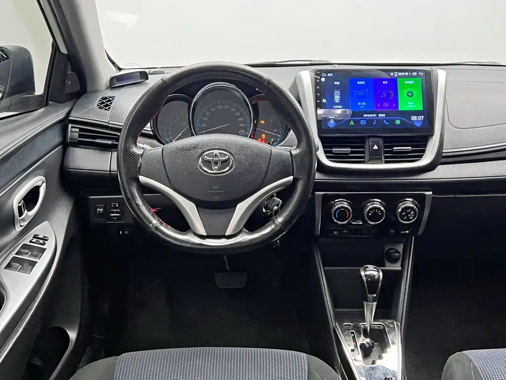 Toyota Yaris L — миниатюра 19
