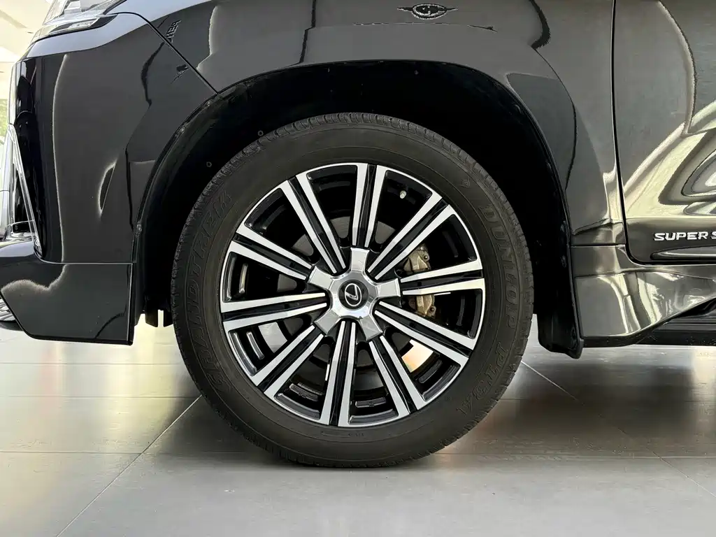 Lexus LX — миниатюра 27