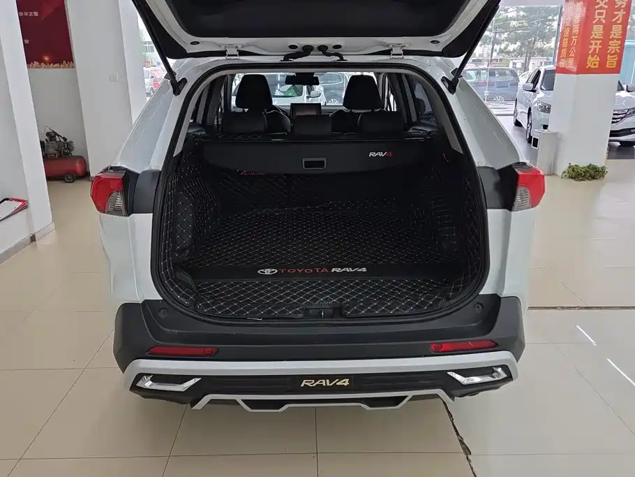 Toyota RAV4 — миниатюра 4