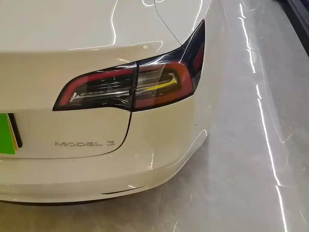 Tesla Model 3 — миниатюра 8