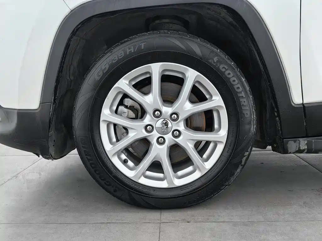 Jeep Cherokee — миниатюра 17