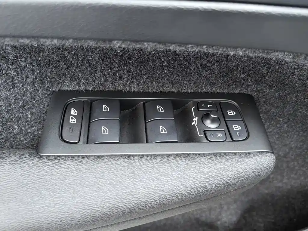 Volvo XC40 — миниатюра 9