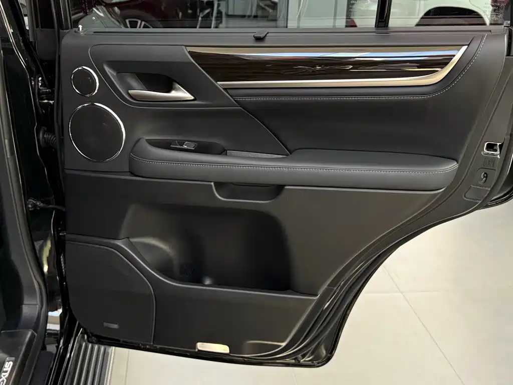 Lexus LX — миниатюра 24