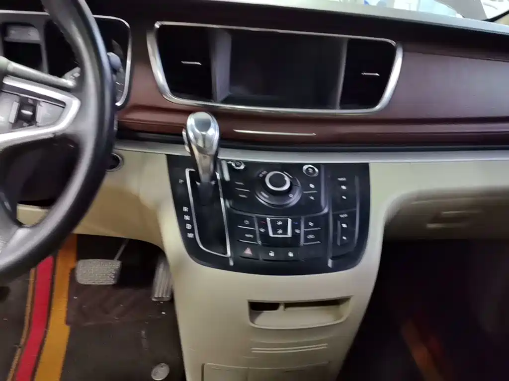 Buick GL8 — миниатюра 13